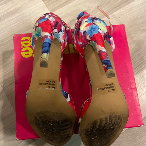 Floral high heeled shoes - Picture 6 of 6